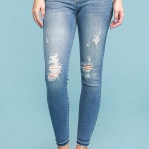 EUC Judy Blue raw waist skinny jean size 9…